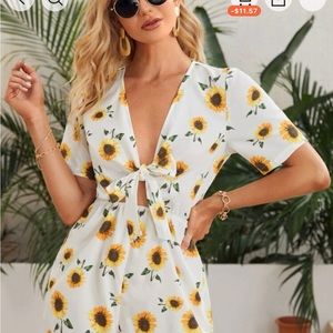 SHEIN Allover Sunflower Print Tie Front
Romper